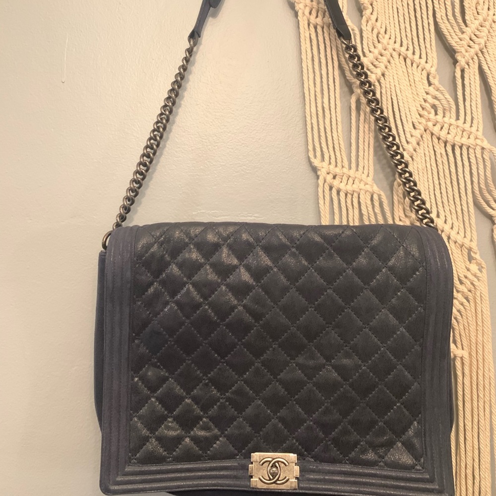Chanel Blue Quilted Iridescent Leather XL Boy Bag - Picture 4 of 7